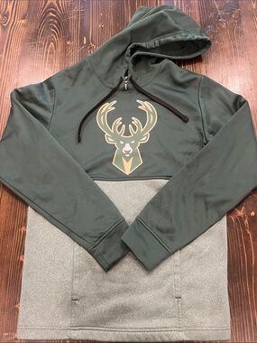 Milwaukee Bucks Hoodie Adult Small Very good condition.